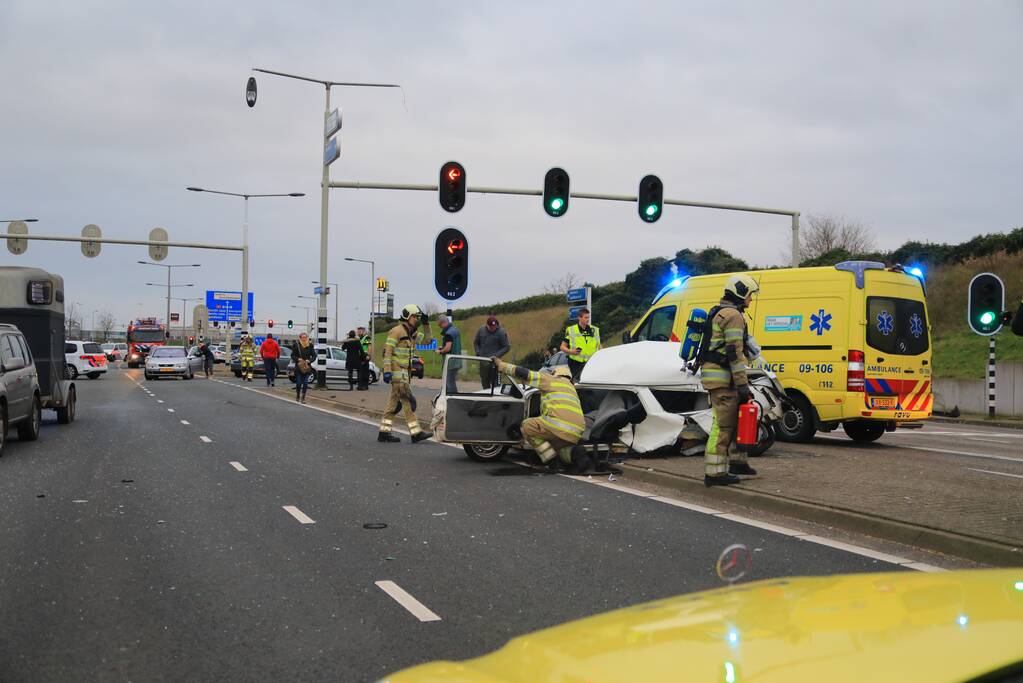 Man zwaargewond na aanrijding