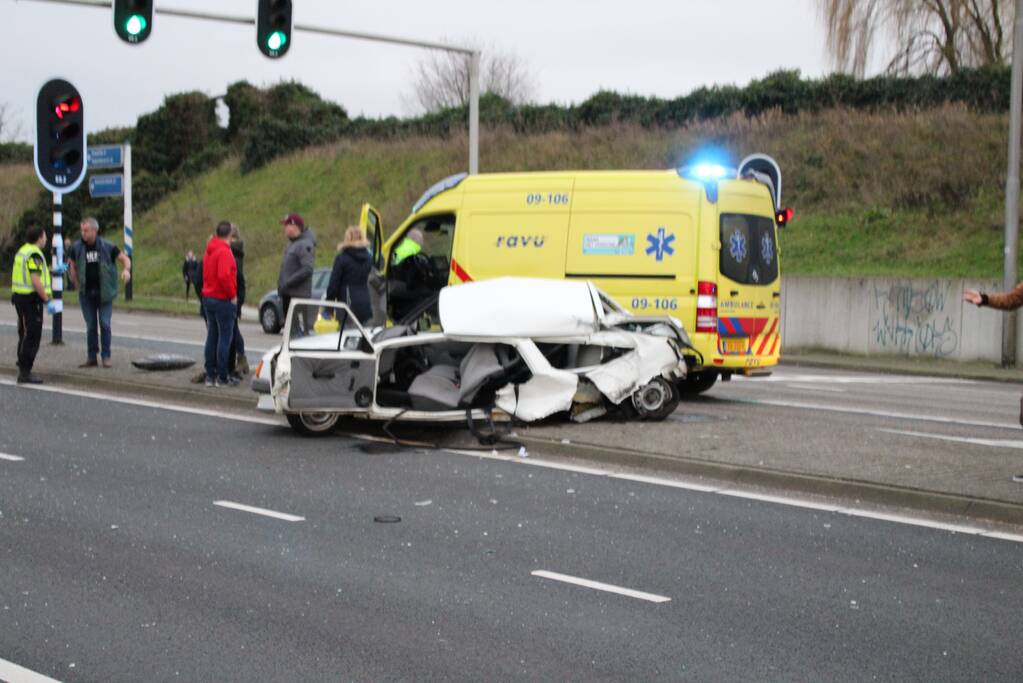 Man zwaargewond na aanrijding