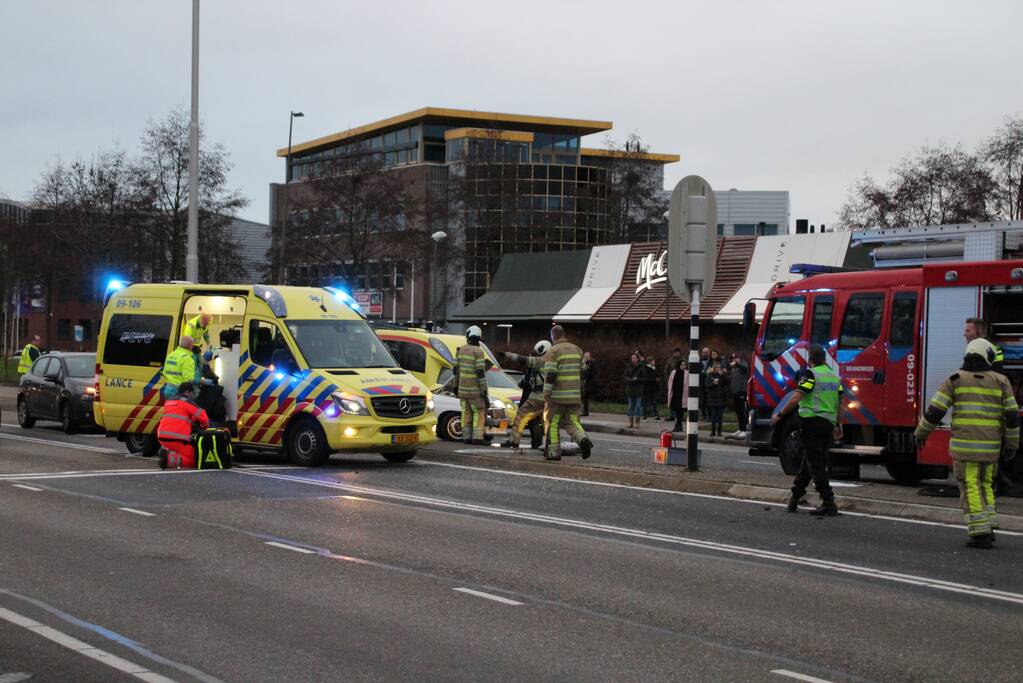 Man zwaargewond na aanrijding