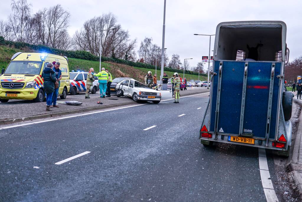Man zwaargewond na aanrijding