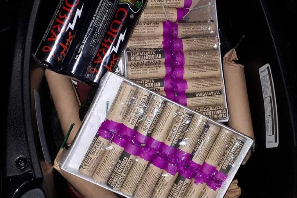 Scooterrijders met illegaal vuurwerk gesnapt