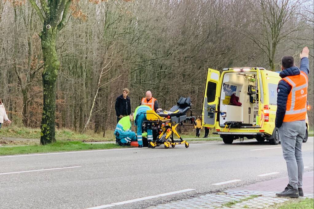 Vrachtwagenchauffeur ziet wielrenner over het hoofd