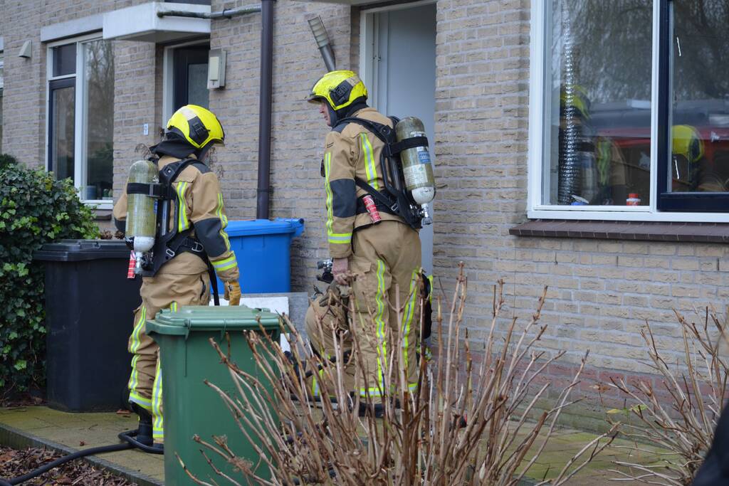 Brandje in kruipruimte snel onder controle
