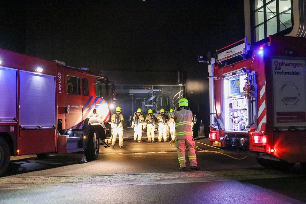 Brandweer heeft brand in houtzagerij snel onder controle