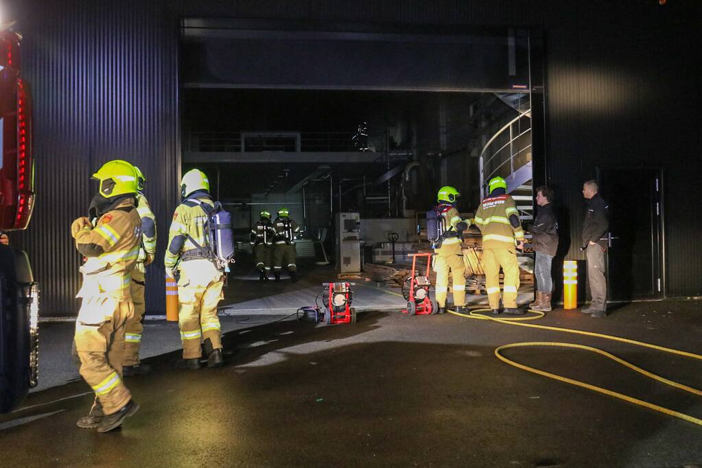 Brandweer heeft brand in houtzagerij snel onder controle