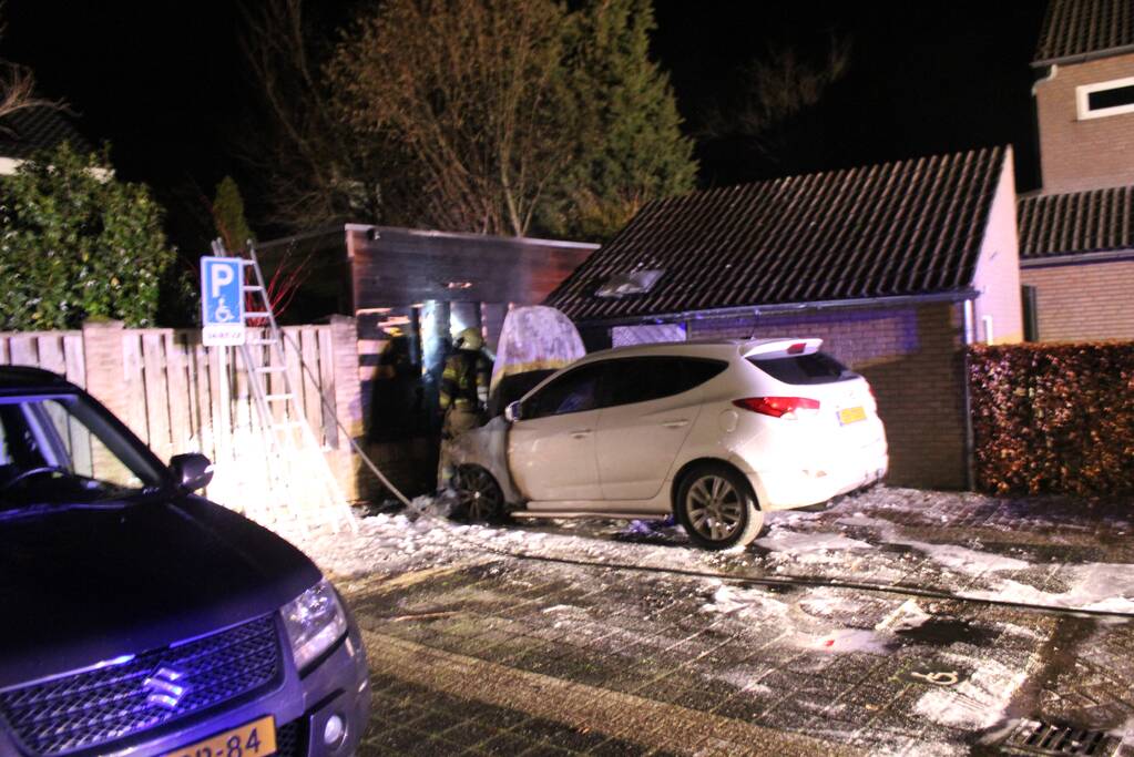 Autobrand slaat over na schuur