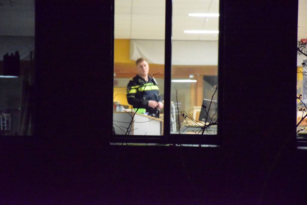 Politie doorzoekt school na melding verdachte situatie