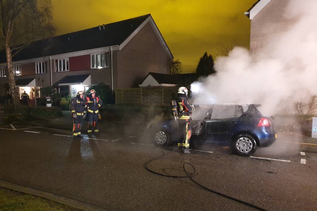 Auto verwoest door brand