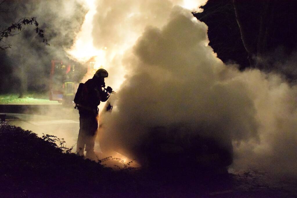 Auto verwoest door brand