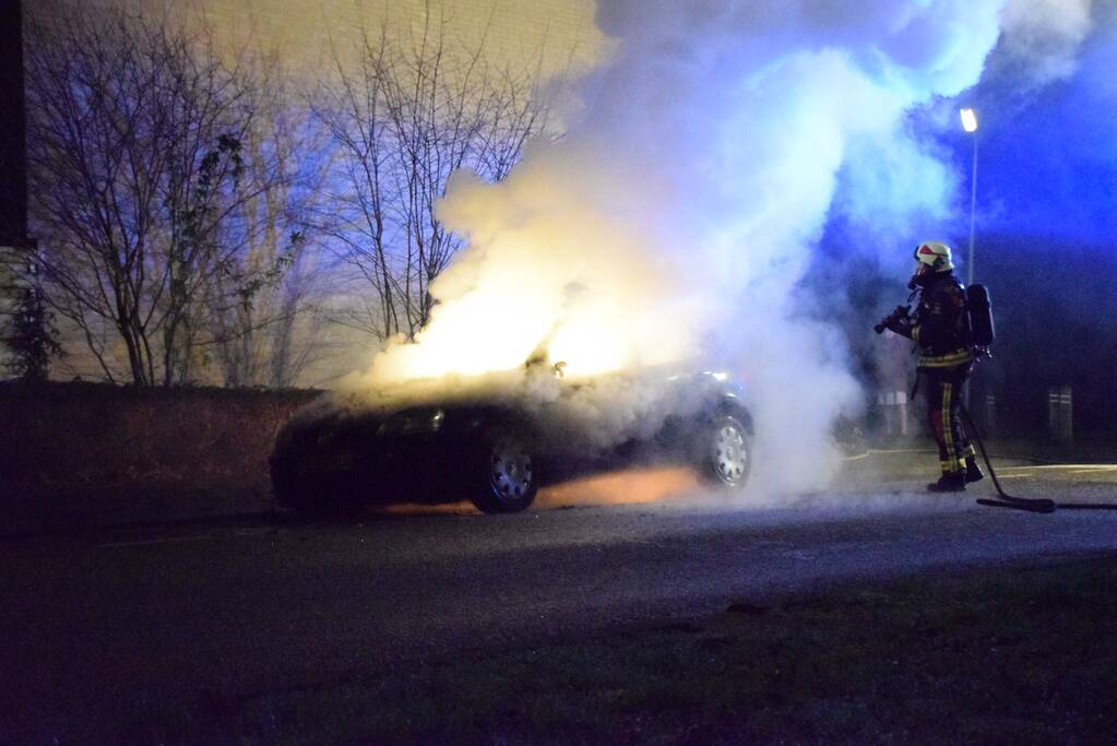 Auto verwoest door brand