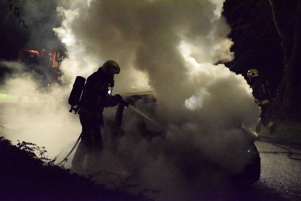 Auto verwoest door brand