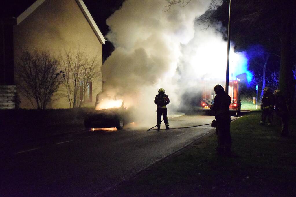 Auto verwoest door brand