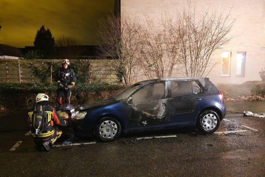 Auto verwoest door brand