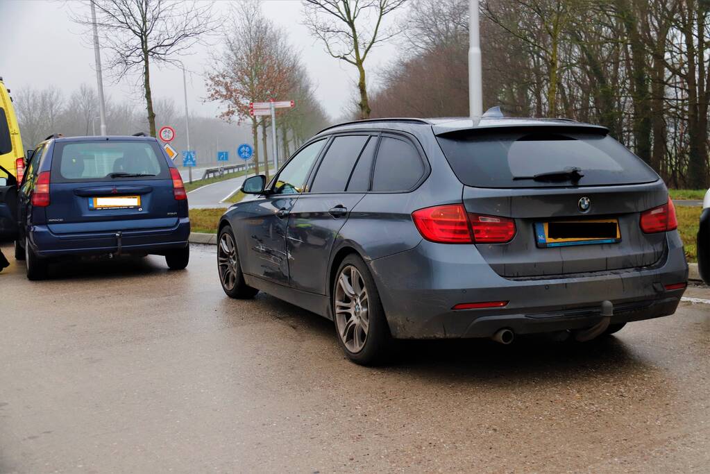 Gewonde na botsing op rotonde