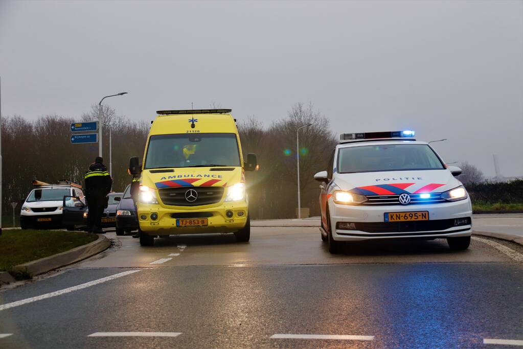 Gewonde na botsing op rotonde