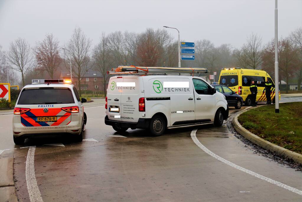 Gewonde na botsing op rotonde