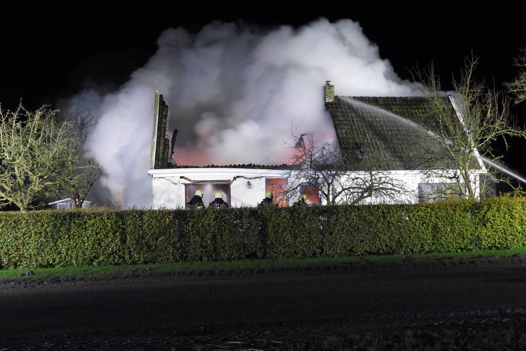 Boerderij verwoest door uitslaande brand