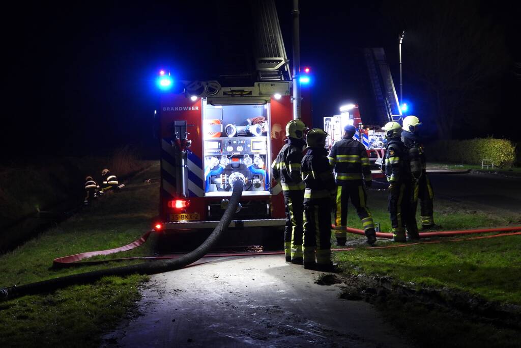 Boerderij verwoest door uitslaande brand