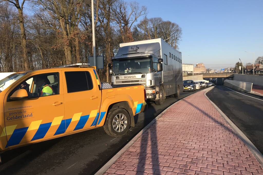 Harselaarse tunnel geblokkeerd door defecten vrachtwagen