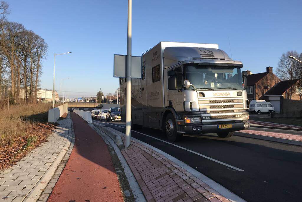 Harselaarse tunnel geblokkeerd door defecten vrachtwagen