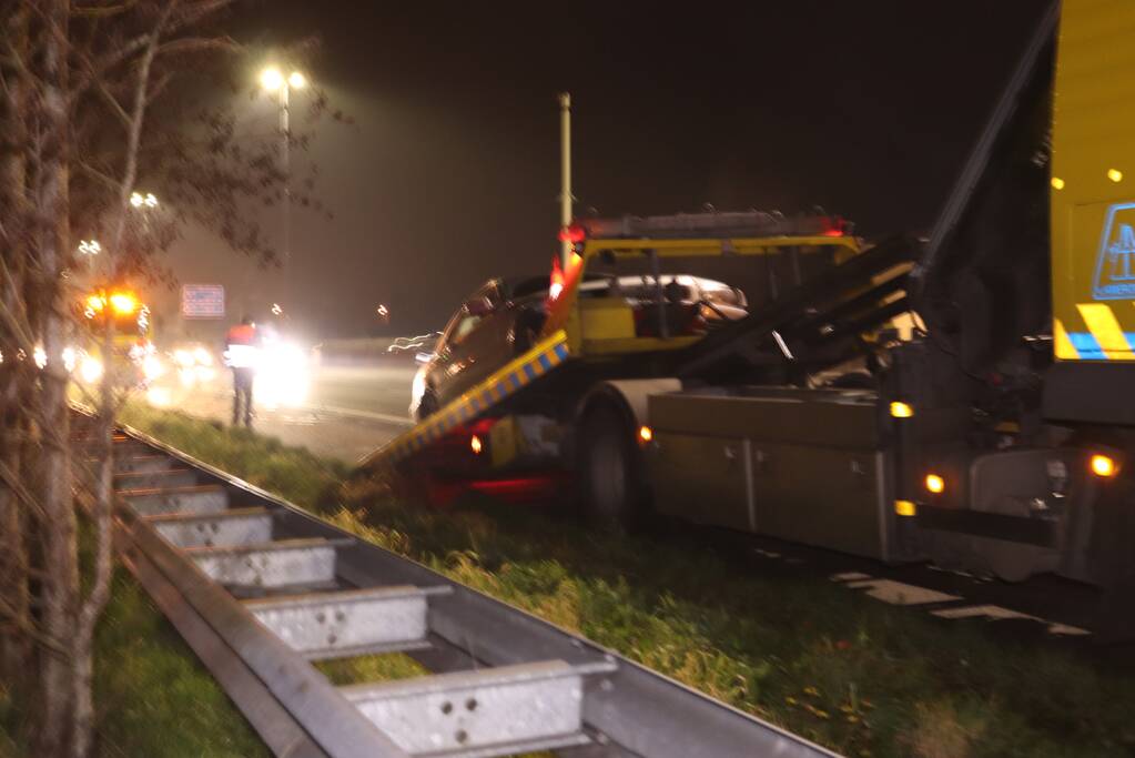Flinke schade na aanrijding tussen auto en vrachtwagen