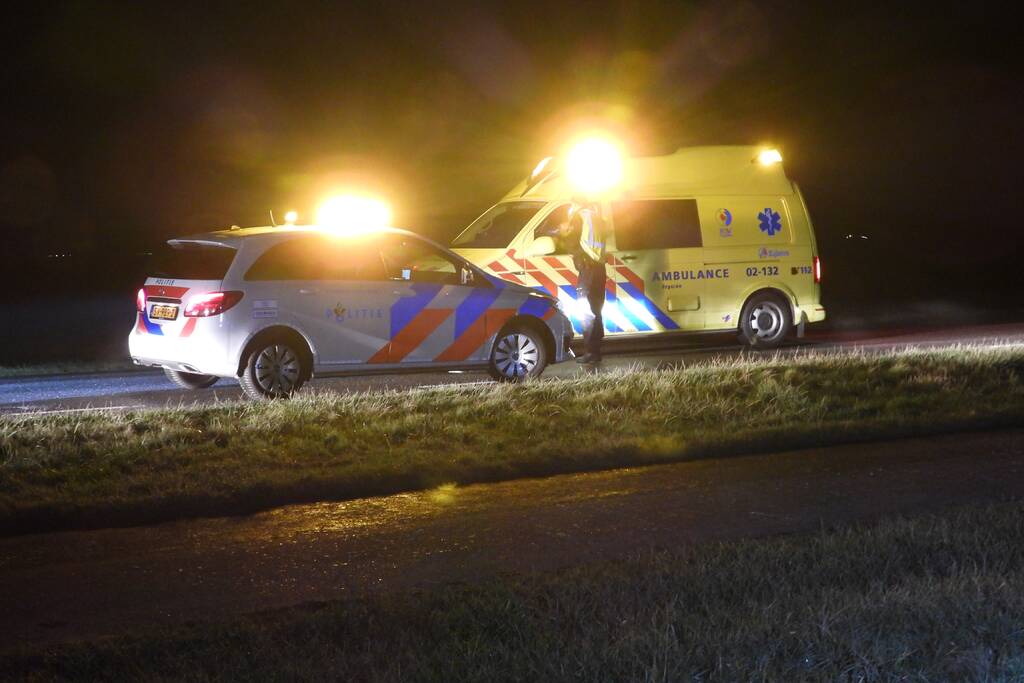 Auto belandt in de sloot, één gewonde