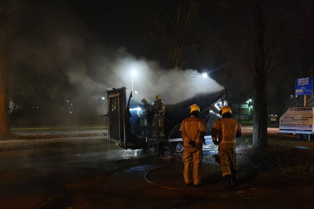Aanhanger verwoest door brand