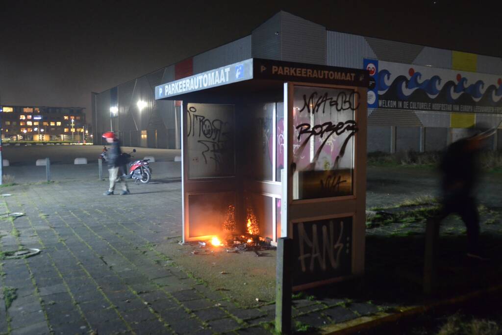 Hok parkeerautomaat beschadigd door brand