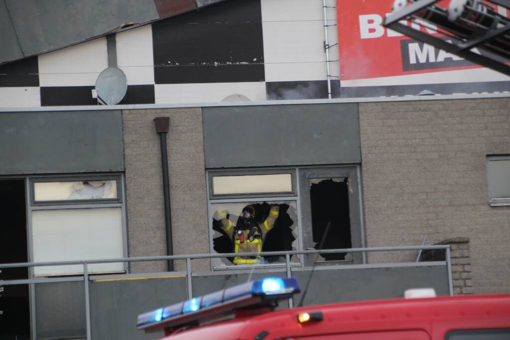 Flinke schade na brand in kantorencomplex Harders Plaza