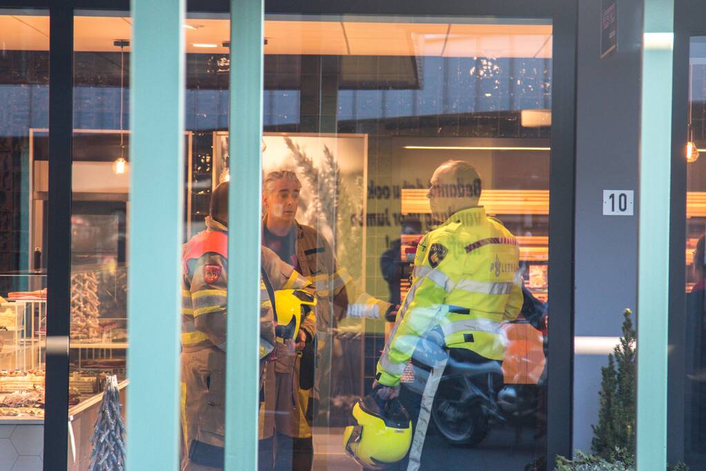 Afgestoken vuurwerk veroorzaakt vreemde lucht in winkel