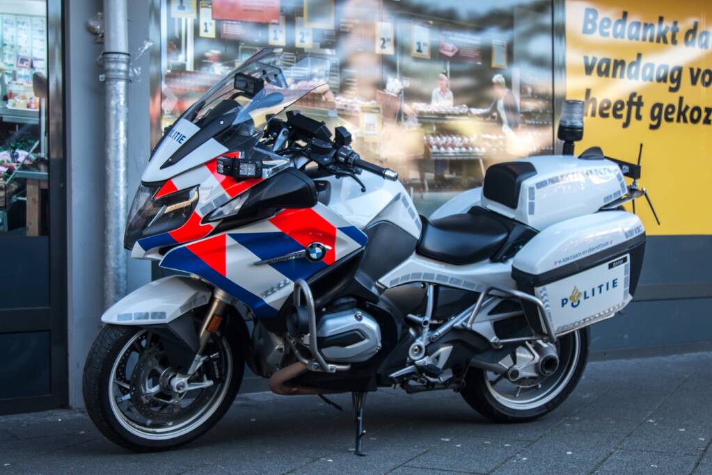 Afgestoken vuurwerk veroorzaakt vreemde lucht in winkel