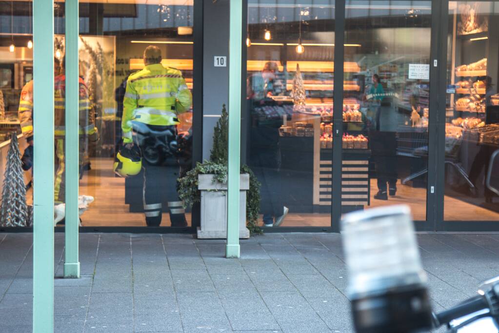 Afgestoken vuurwerk veroorzaakt vreemde lucht in winkel