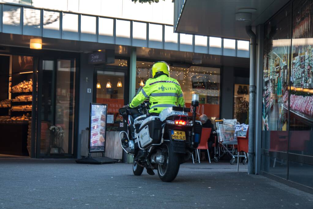 Afgestoken vuurwerk veroorzaakt vreemde lucht in winkel