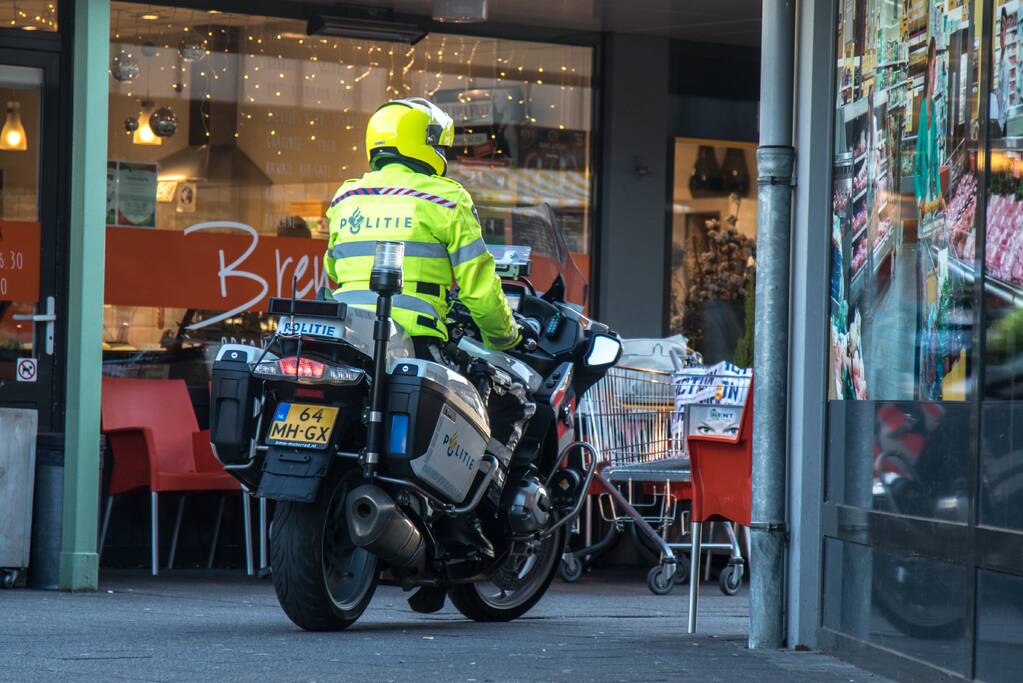 Afgestoken vuurwerk veroorzaakt vreemde lucht in winkel