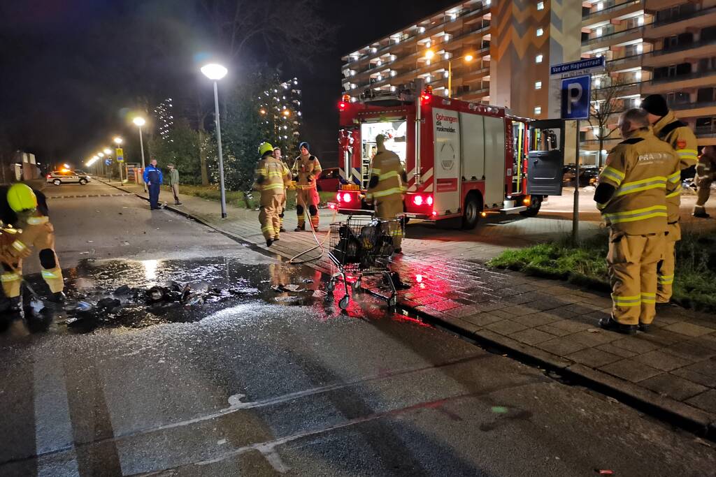 Twee afval brandjes bij flat