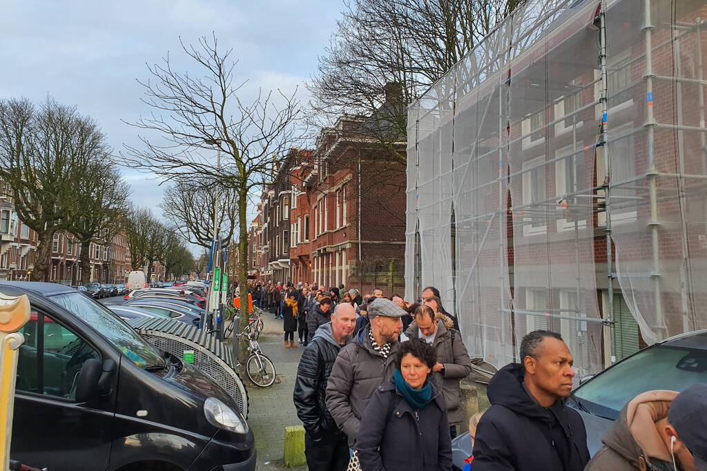 Topdrukte bij oliebollenkraam Richard Visser