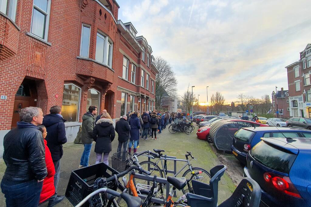 Topdrukte bij oliebollenkraam Richard Visser