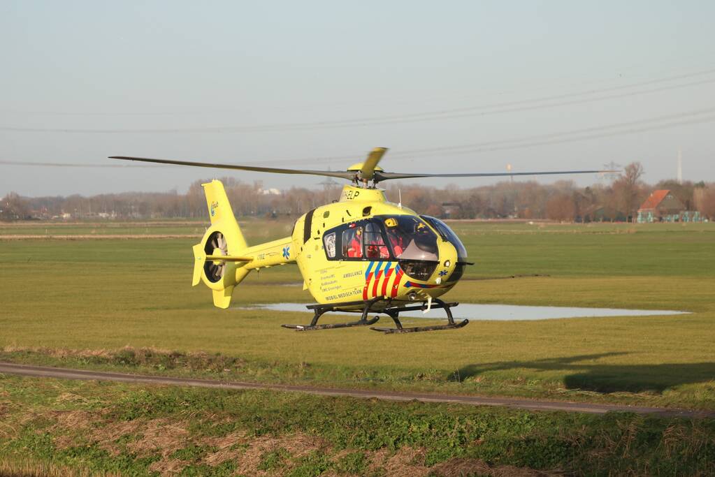 Kopstaart-botsing tussen twee auto's