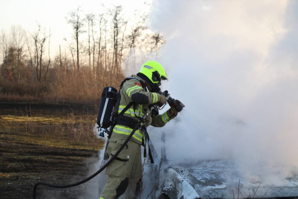 Crossauto brandt volledig uit