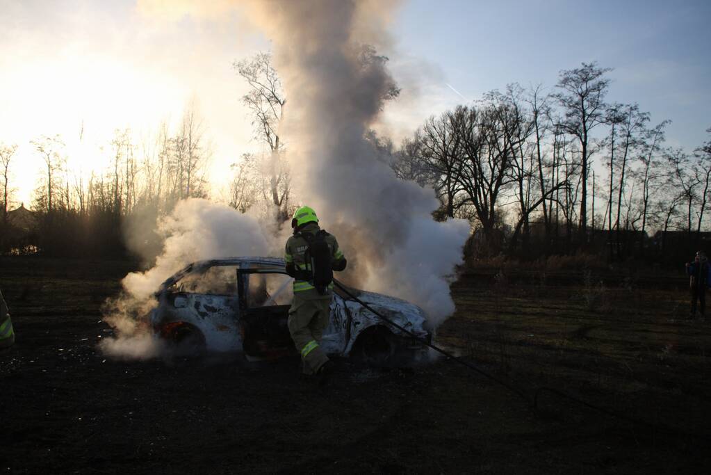 Crossauto brandt volledig uit
