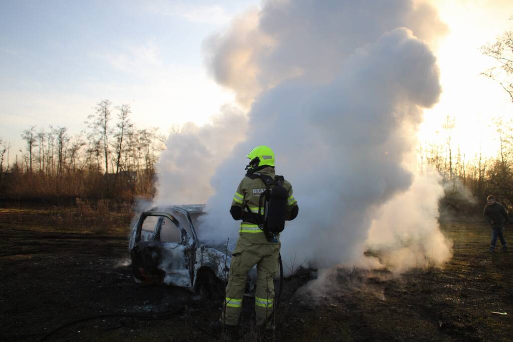Crossauto brandt volledig uit
