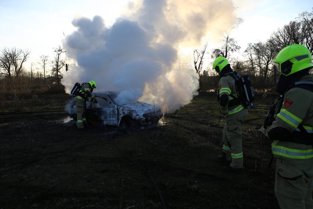 Crossauto brandt volledig uit