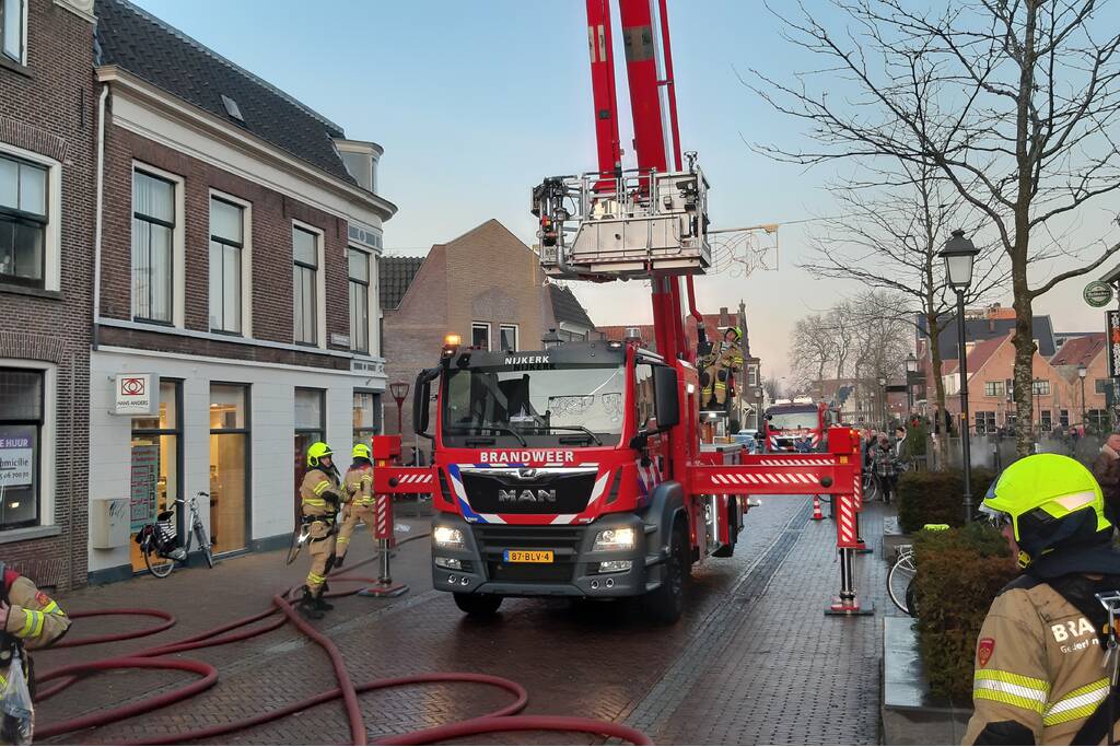 Grote brand in bakkerij lastig te bestrijden
