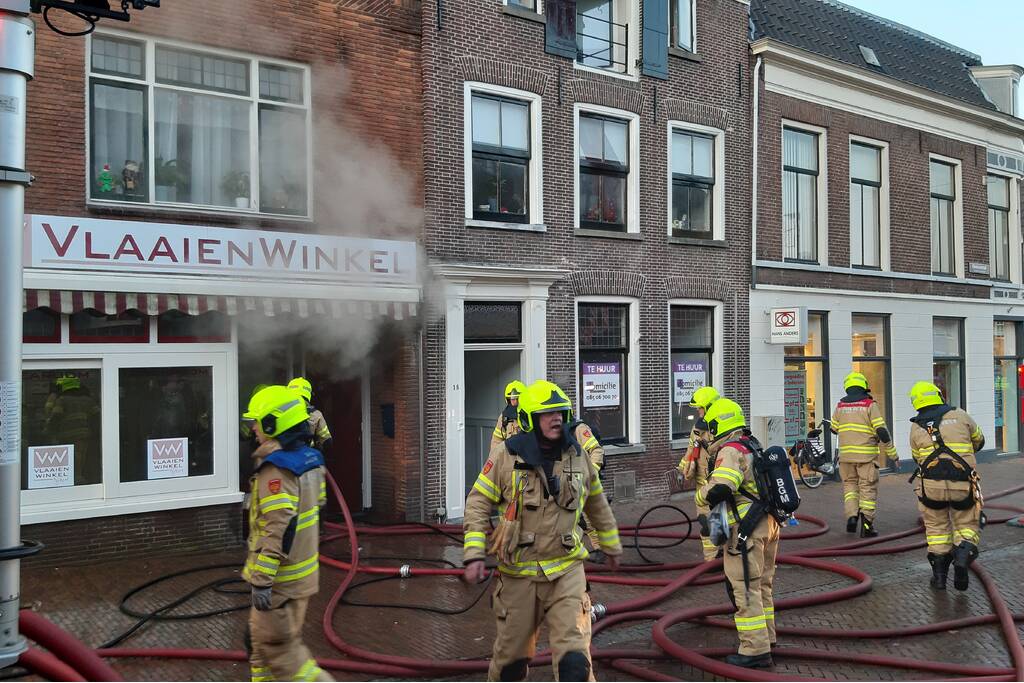 Grote brand in bakkerij lastig te bestrijden