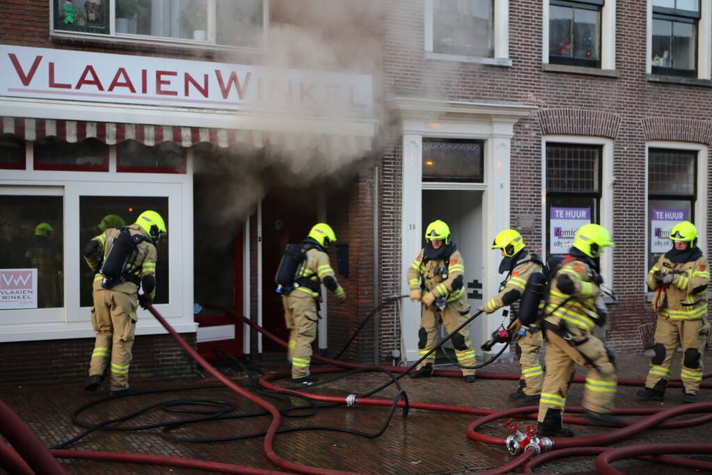 Grote brand in bakkerij lastig te bestrijden