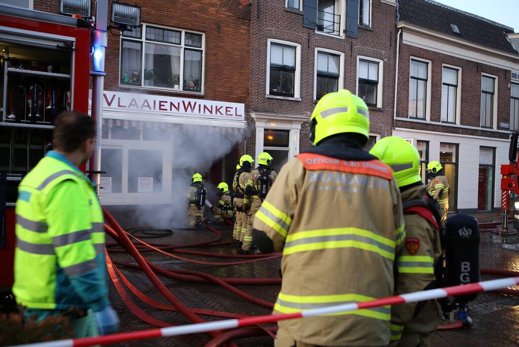 Grote brand in bakkerij lastig te bestrijden