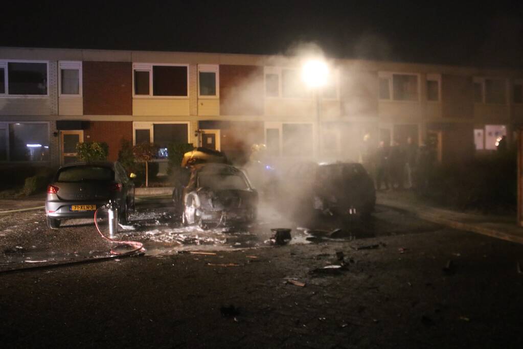 Personenauto verwoest door brand