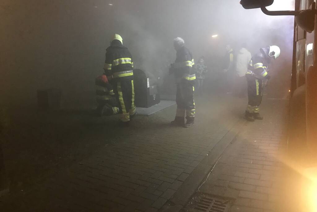 Brandweer bekogeld met vuurwerk tijdens blussen