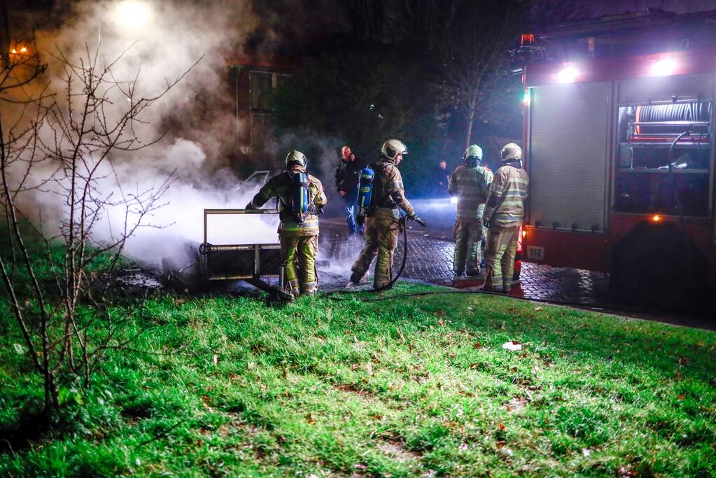 Aanhangwagen vat vlam