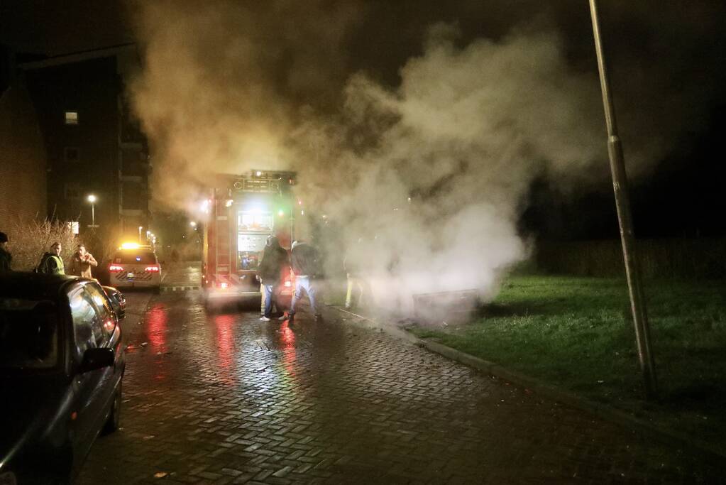 Aanhangwagen vat vlam